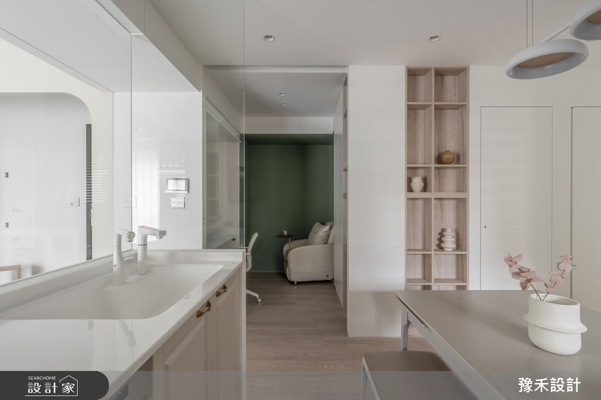 無接縫水槽與檯面無縫接合，減少黴菌與細菌滋生，清潔容易。看此案更多美圖