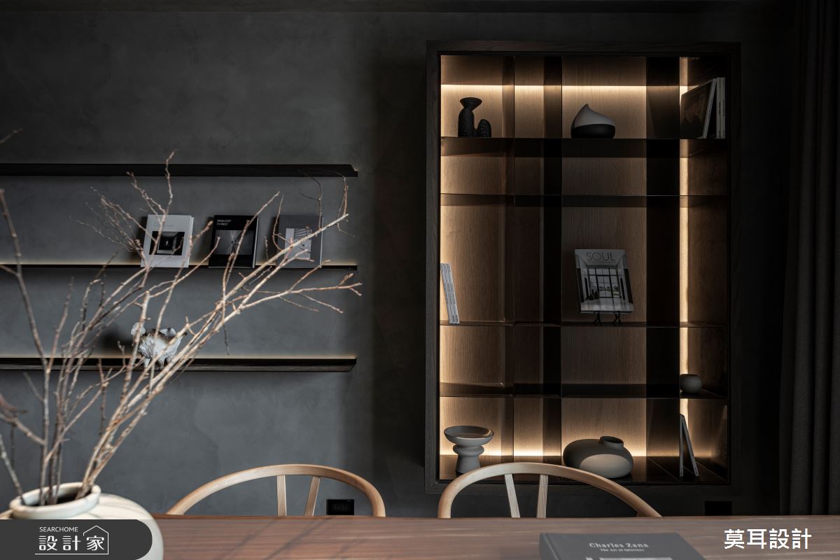 一開一闔兩種類型的展示空間,隨主人的習慣自由調整,收放自如。