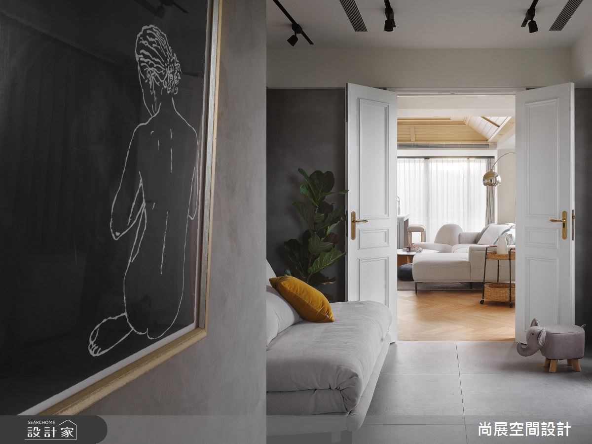 另一處特別打造女兒的工作室，以仿水泥漆鋪陳地板與壁面，簡約樸質的立面成為製作網路影片時的背景。