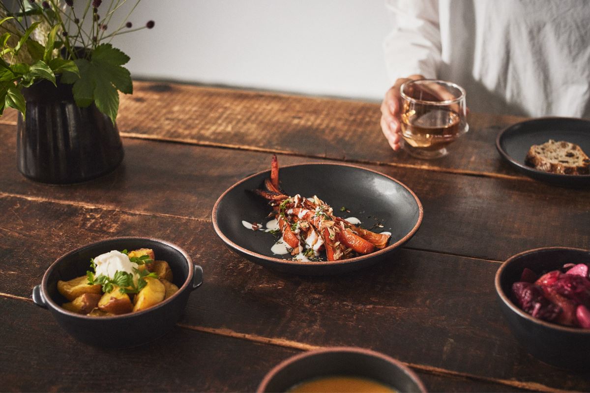 帶有深度的深盤，適合沙拉或燉菜等料理，中西式皆適用。