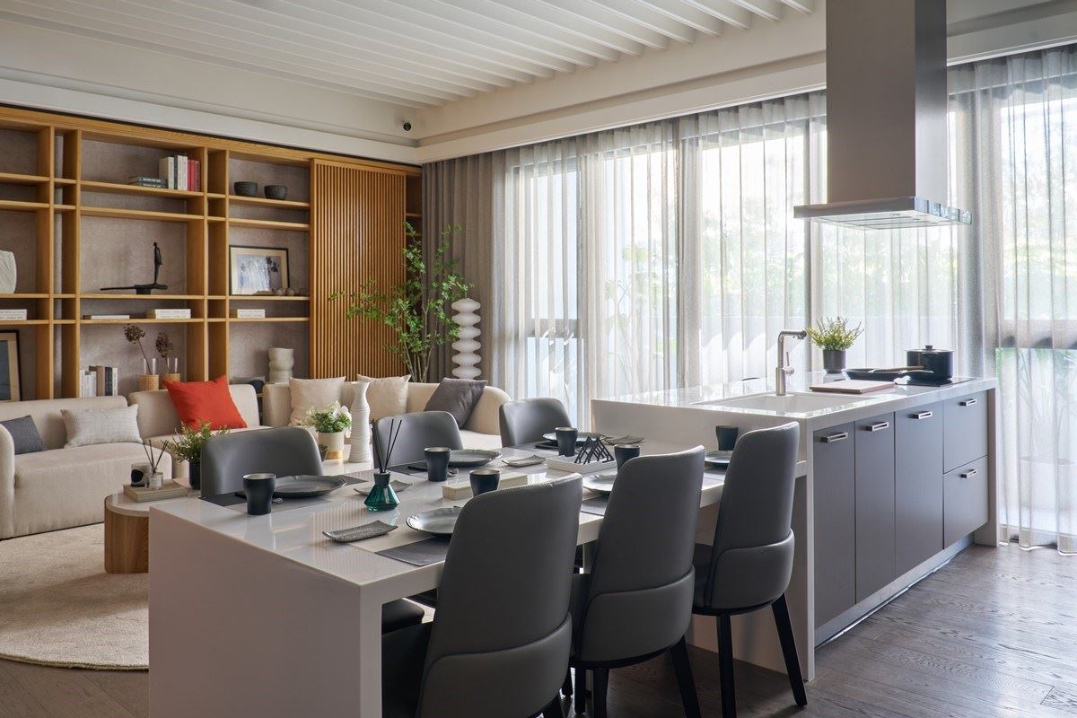 開放式廚房選擇 TLK 義式廚房,完美呈現機能與美感的平衡。