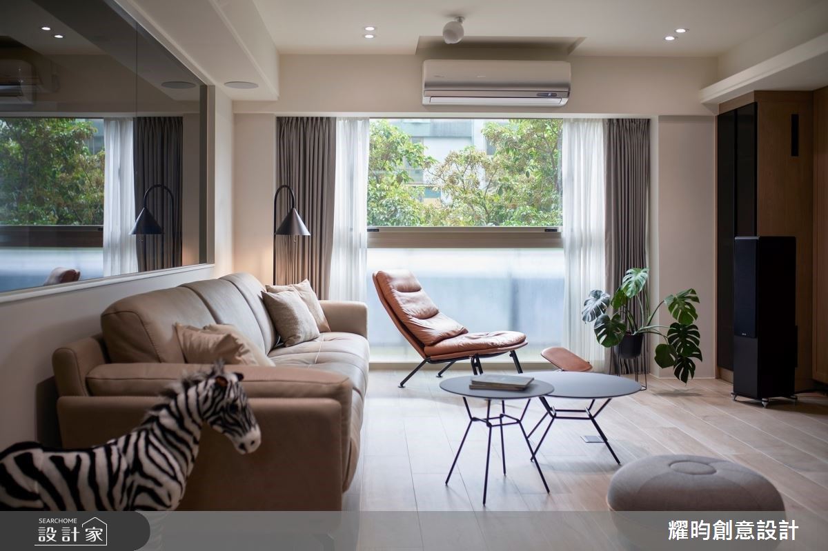 上方清玻璃下方採用磨砂玻璃,也能維持視覺美感