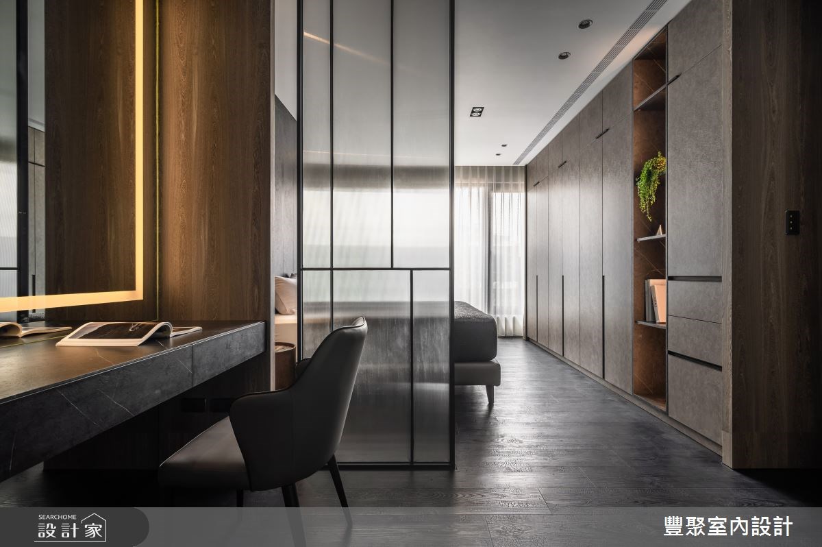 看更多房門不對床的設計美圖