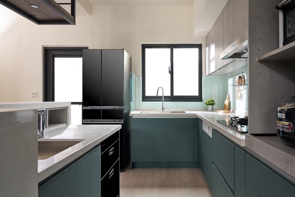 SAKURA KITCHEN 注重開放式廚房的動線設計,使家人能輕鬆共享空間。