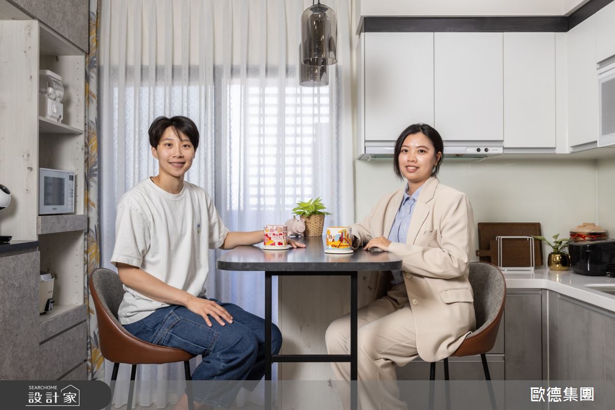 歐德設計師余相穎(右)完美客製化,排球國手皮皮曾琬羚(左)的家,15 坪小宅神放大。