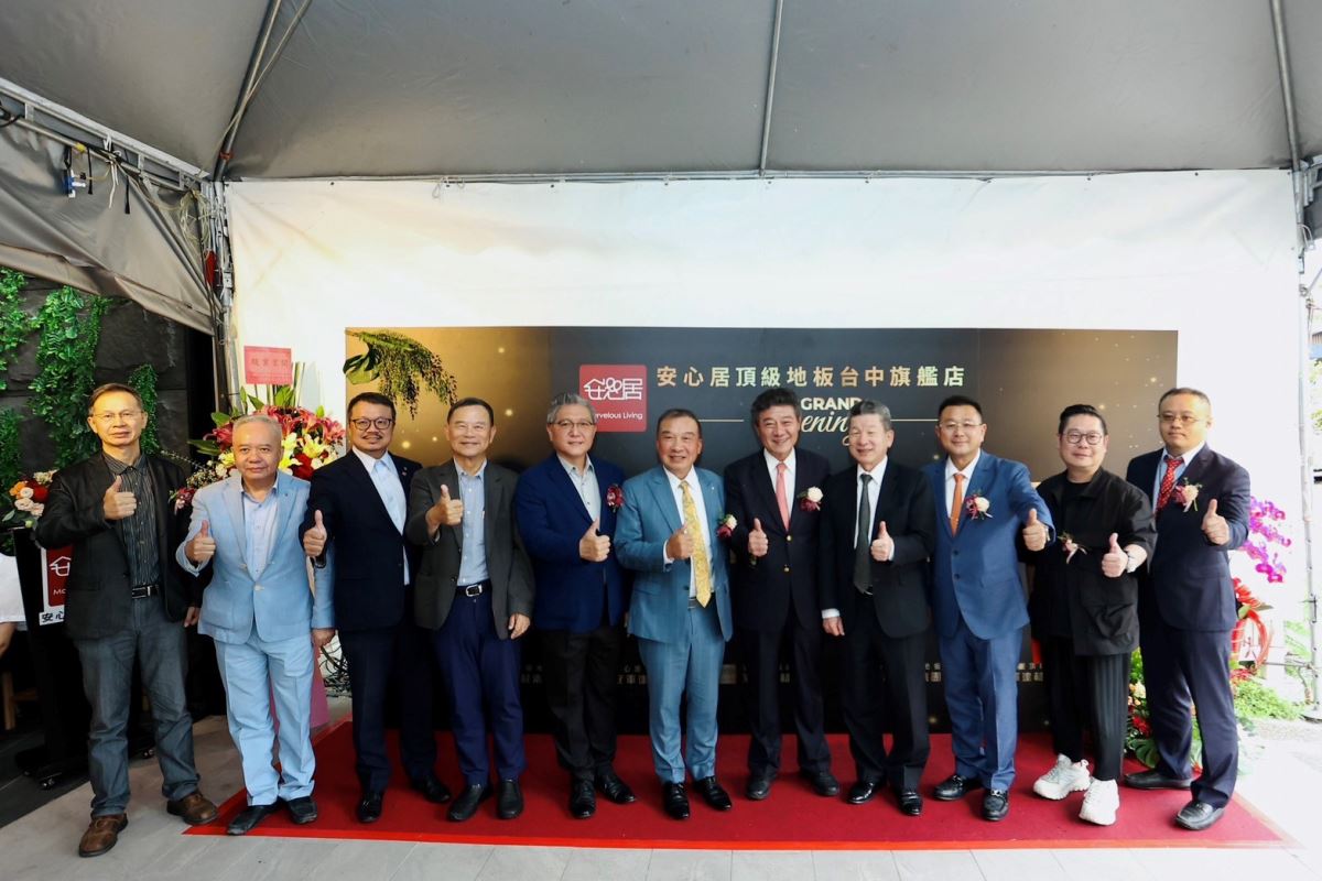 冠軍建材林榮德董事長(右五)及與會貴賓大合影