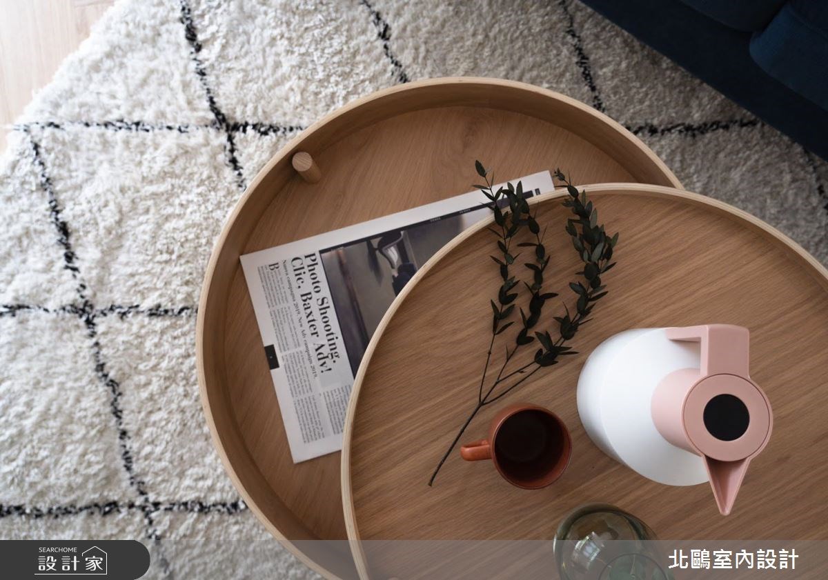 子母式伸縮餐桌也很長看到以茶几型態出現於小宅