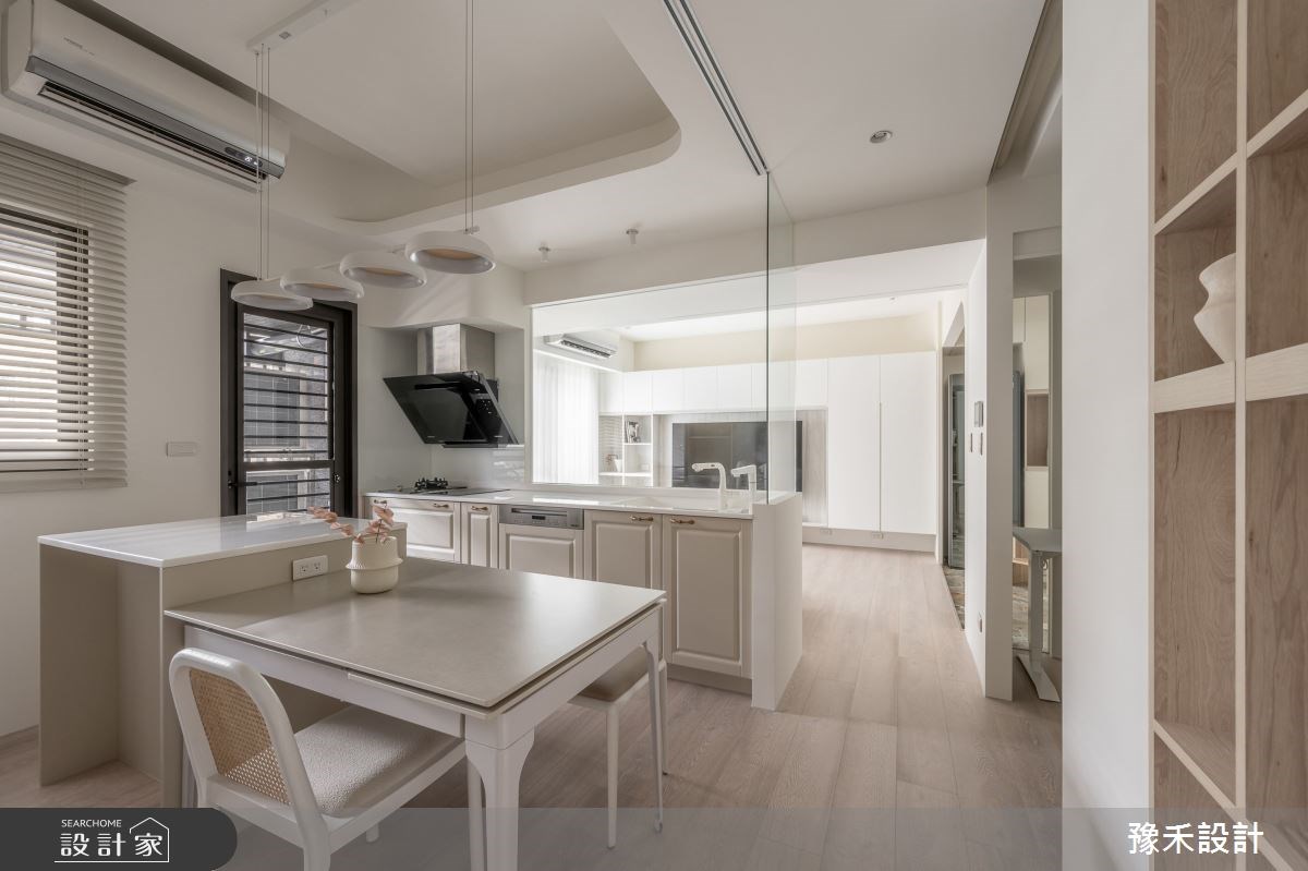 拼接式伸縮餐桌可以輕鬆應付用餐人口的變化