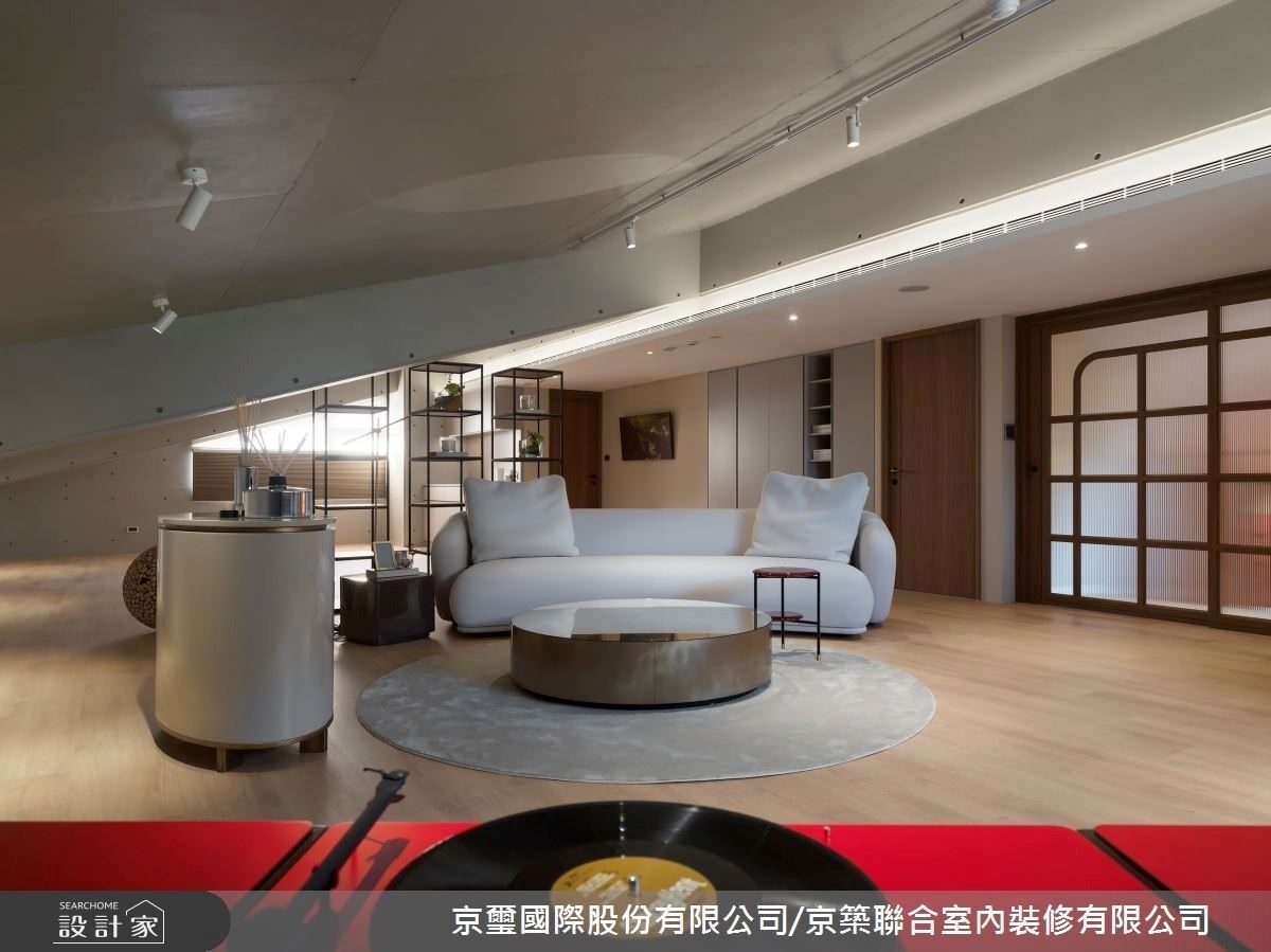 多功能空間成為家庭凝聚同的共享角落,建構屬於家人和朋友們的美好時光。