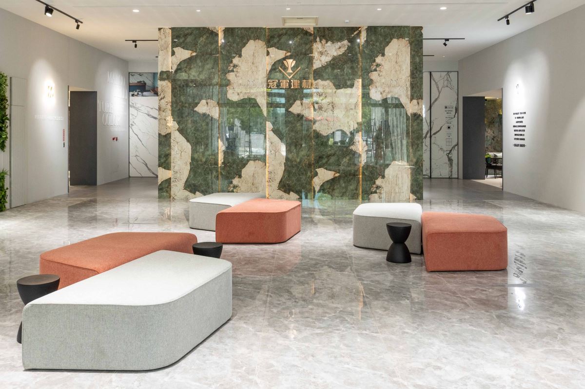 引進義大利一線品牌進口磚,以滿足不同客層及專業人士的需求。