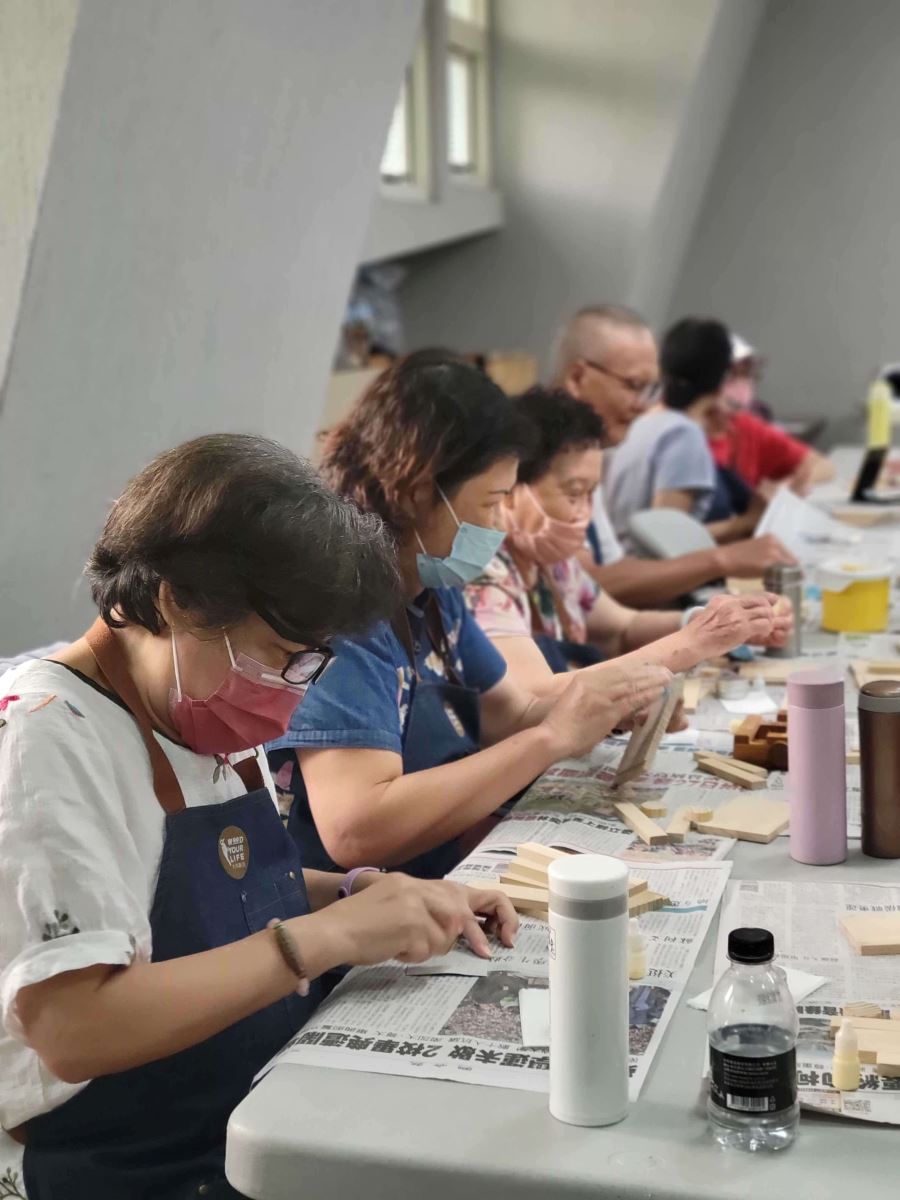 「木作森活」與「陽明交通大學」合作，進入台北北投與新竹市社區推廣木藝手作，實踐USR大學社會責任。