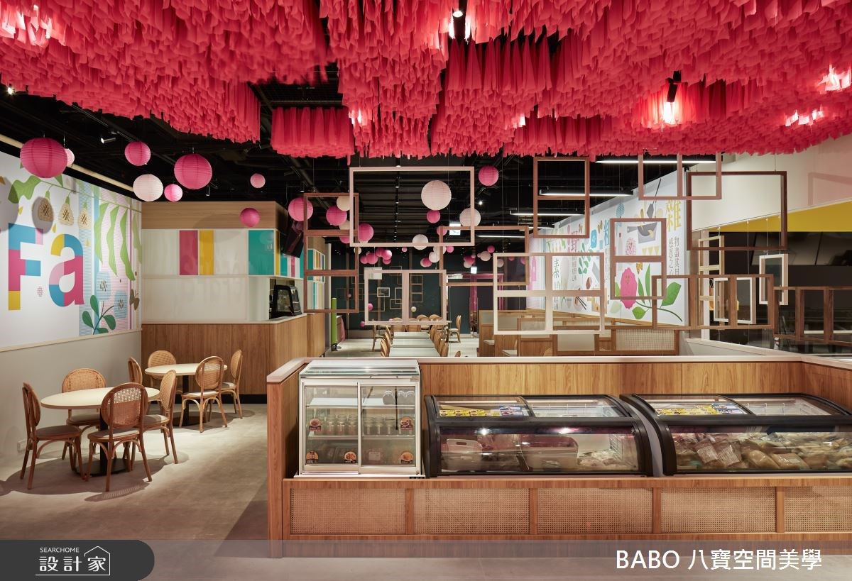 冷凍櫃展示商品,縝密動線方便用餐及路過民眾購買,櫃體下方藤編散發復古風情