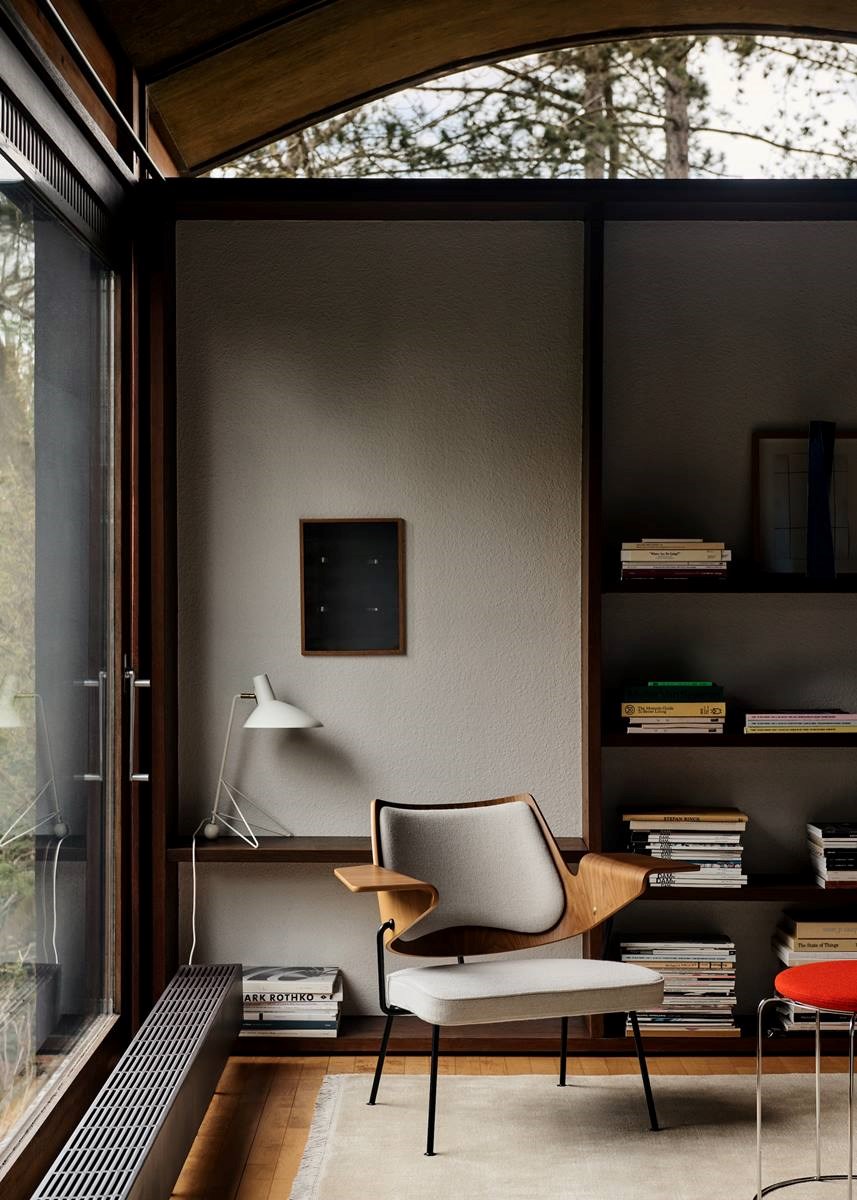 RFH 家具系列 l  Robin Day  承載著歷史與藝術的雙重印記,由英國現代設計先驅 Robin Day為皇家節日音樂廳精心打造的家具系列,如今以全新姿態再度亮相。&Tradition 攜手Robin與Lucienne Day基金會,重磅推出 Robin Day 為英國皇家節日音樂廳 (Royal Festival Hall) 精心設計的五款代表性家具系列。