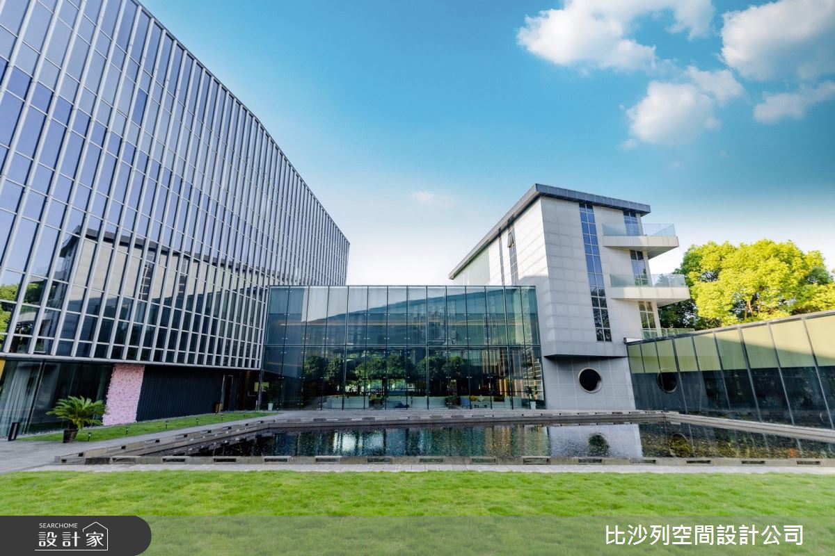 酒店的地理位置毗鄰江南四合院古蹟「陶家宅」,比沙列的設計師們將酒店長廊與古蹟相連。