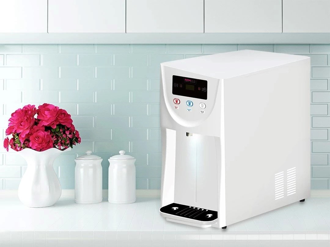 Puretron普立創桌上型三溫機 TBR-HWC,不僅可內部安裝 RO 系統完整過濾水質,還提供溫、熱、冰三種水溫可飲用