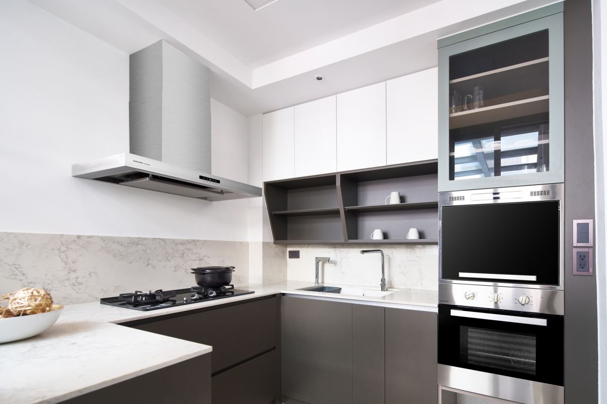 櫻花 AI 除油煙機和智能雙炫火二口玻璃檯面爐,讓人輕鬆上手。