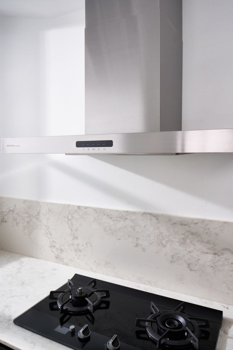 SAKURA 智能雙炫火二口玻璃檯面爐,防乾燒功能照顧長輩所需。