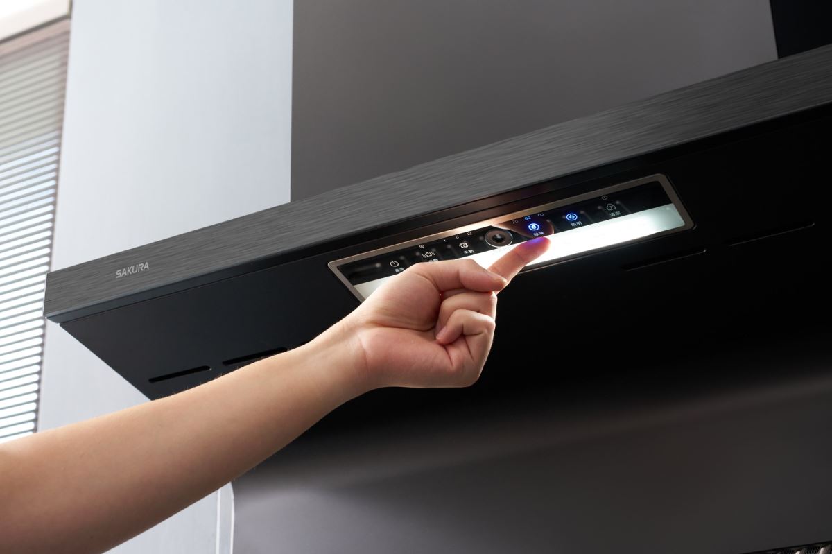 SAKURA 近吸除油煙機-渦輪變頻 AI 風控系列,可以輕鬆調整自動及手動模式。