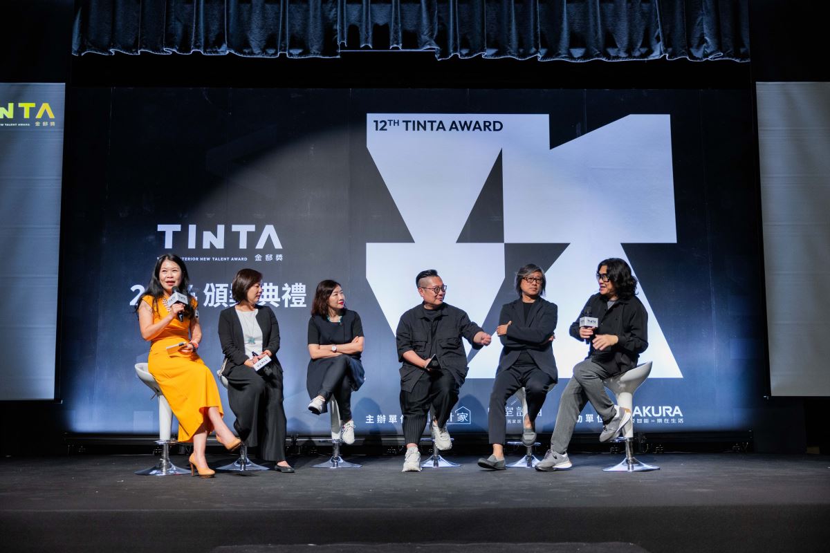 本屆的評審團。左起:金邸獎聯合發起人城邦媒體集團《 i 室設圈│漂亮家居》-張麗寶總編輯、時境建築師事務所主持建築師-黃筠舒、OMA 大都會建築事務所臺灣總監/建築師-林家如、TnAID 台灣室內設計專技協會-袁世賢理事長、CSID 中華民國室內設計協會-趙璽輔導理事長-、PAL Design Group 設計董事-何宗憲。