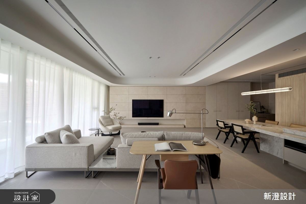 整體造型避免繁複,線條俐落又柔和,並以弧形細節提升空間的溫潤感,使空間和諧而不乏味。