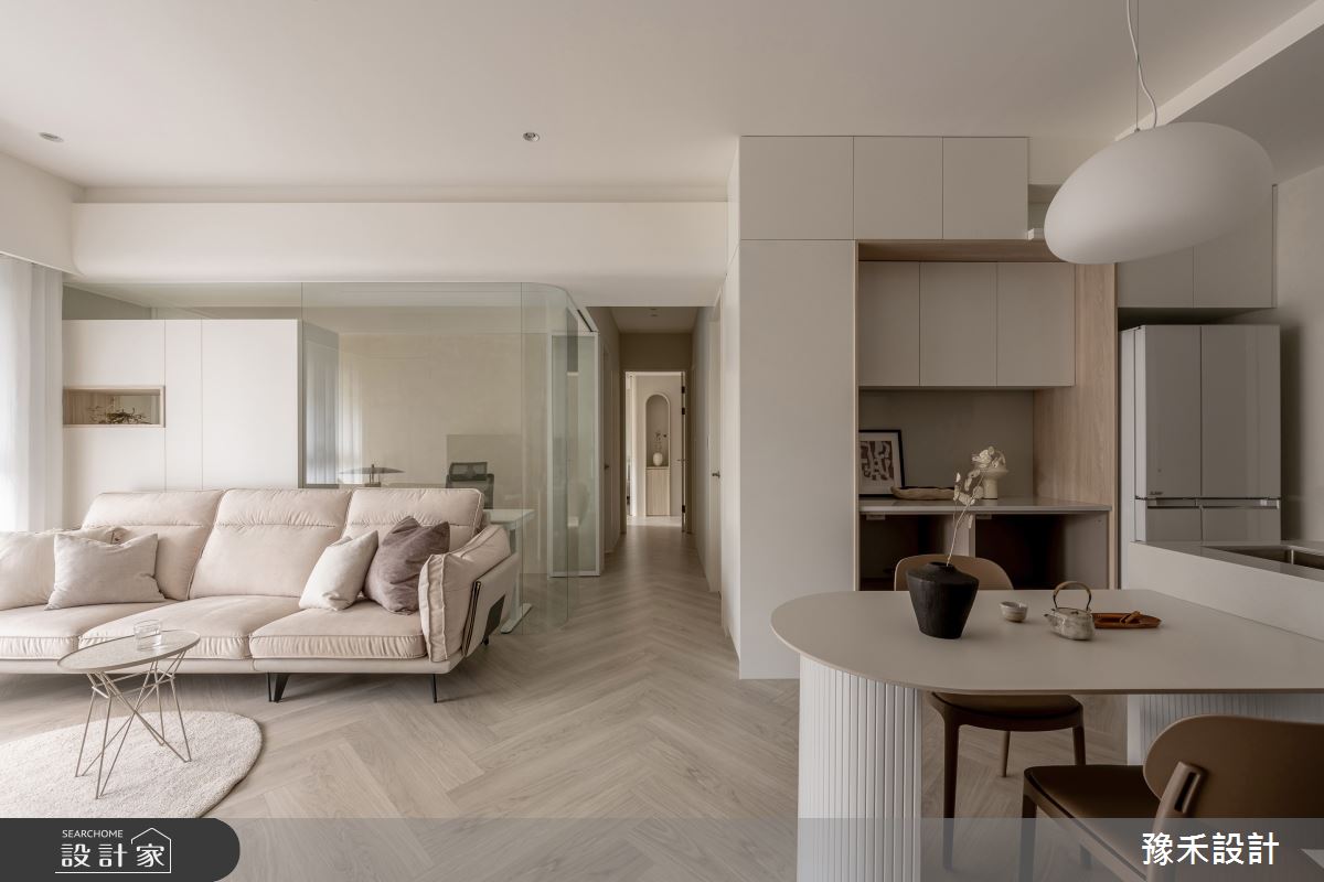 色彩線條與格局動線,舒適靜謐的居家感緩緩流瀉。