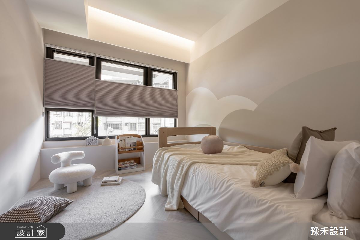 兒童房避開固定式家具,保留更多探索空間與使用彈性。