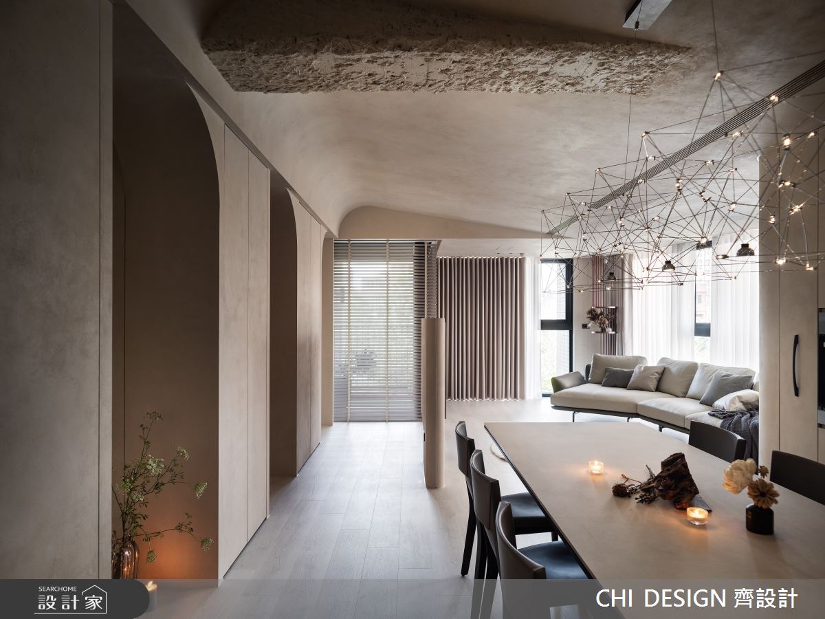 直視電視牆側邊,切齊餐廳,猶如自然分界線。