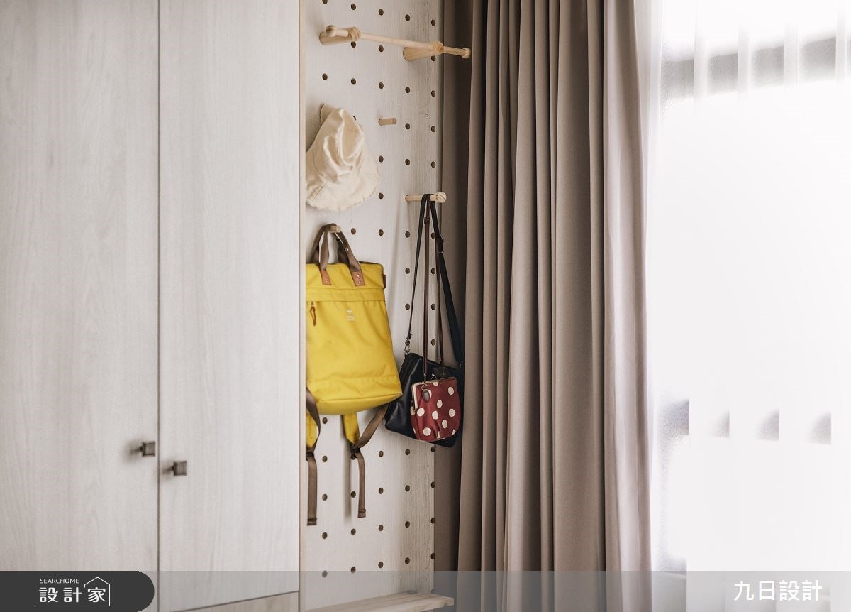 看更多更衣室洞洞板設計美圖