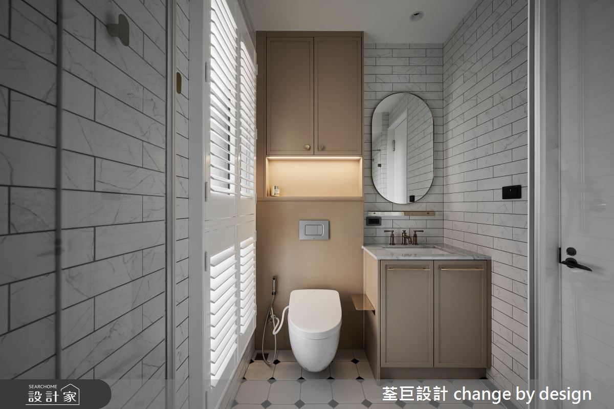 無障礙的衛浴空間,保留輪椅轉身的空間,預留照顧者的活動動線。