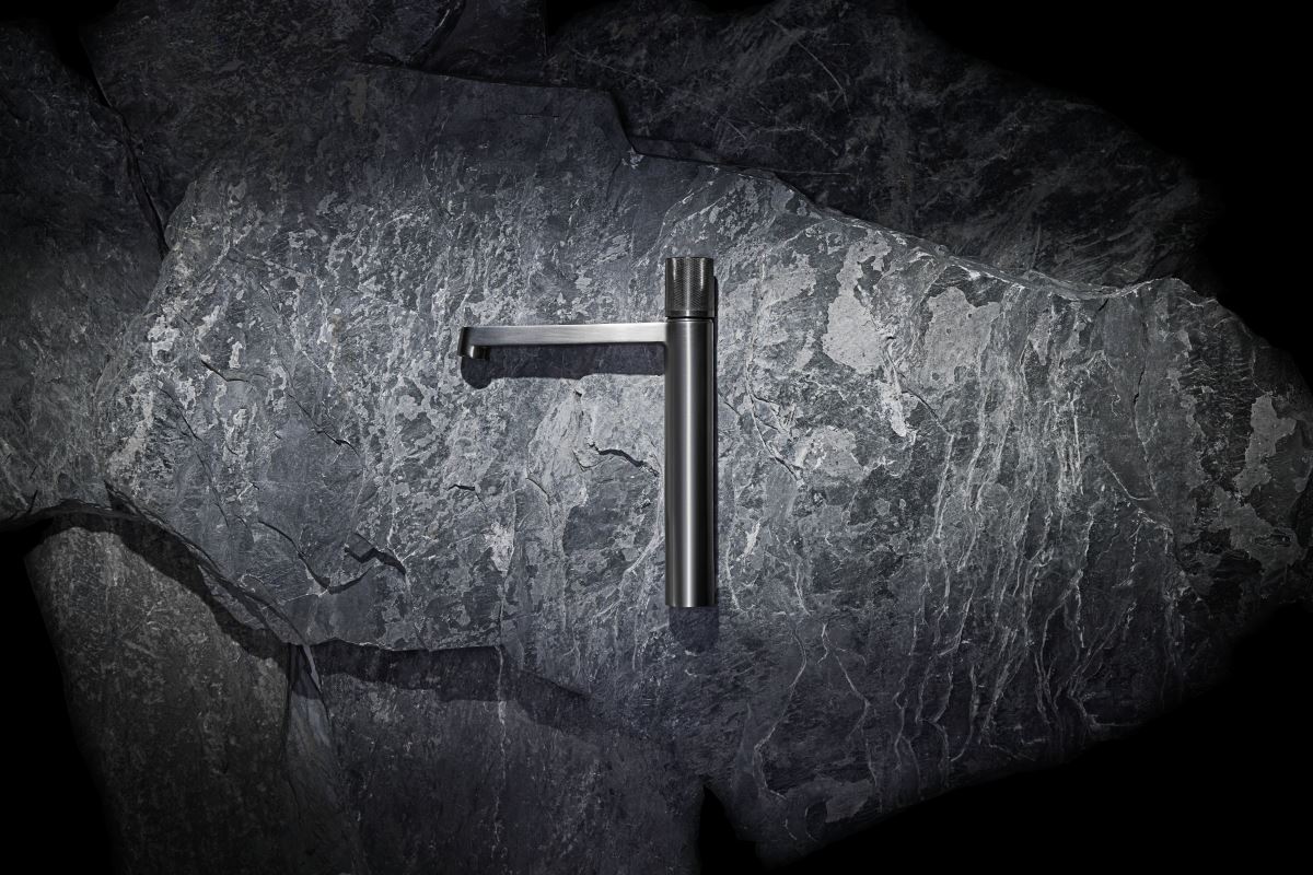 今年 KOHLER 全新推出「幻境銀」(Brushed Titanium, BRT)PVD 新色。