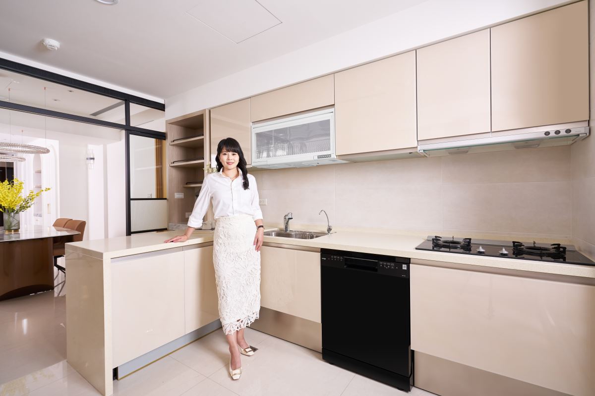 構設計楊子瑩總監發現,屋主們對台灣櫻花獨家銷售的 svago 廚電接受度很高,美型外觀與智能設計兩者兼具,讓料理過程更加輕鬆。