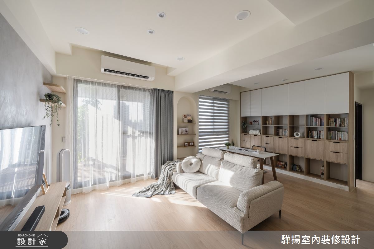 客廳和書房採用開放式佈局,打破傳統空間界線,讓陽光自然灑落每一隅。