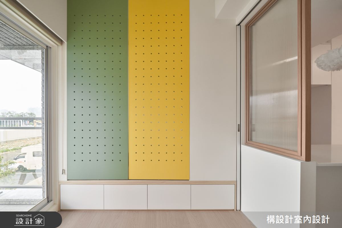 鮮亮的洞洞板旋轉門,增添空間活力與使用彈性。