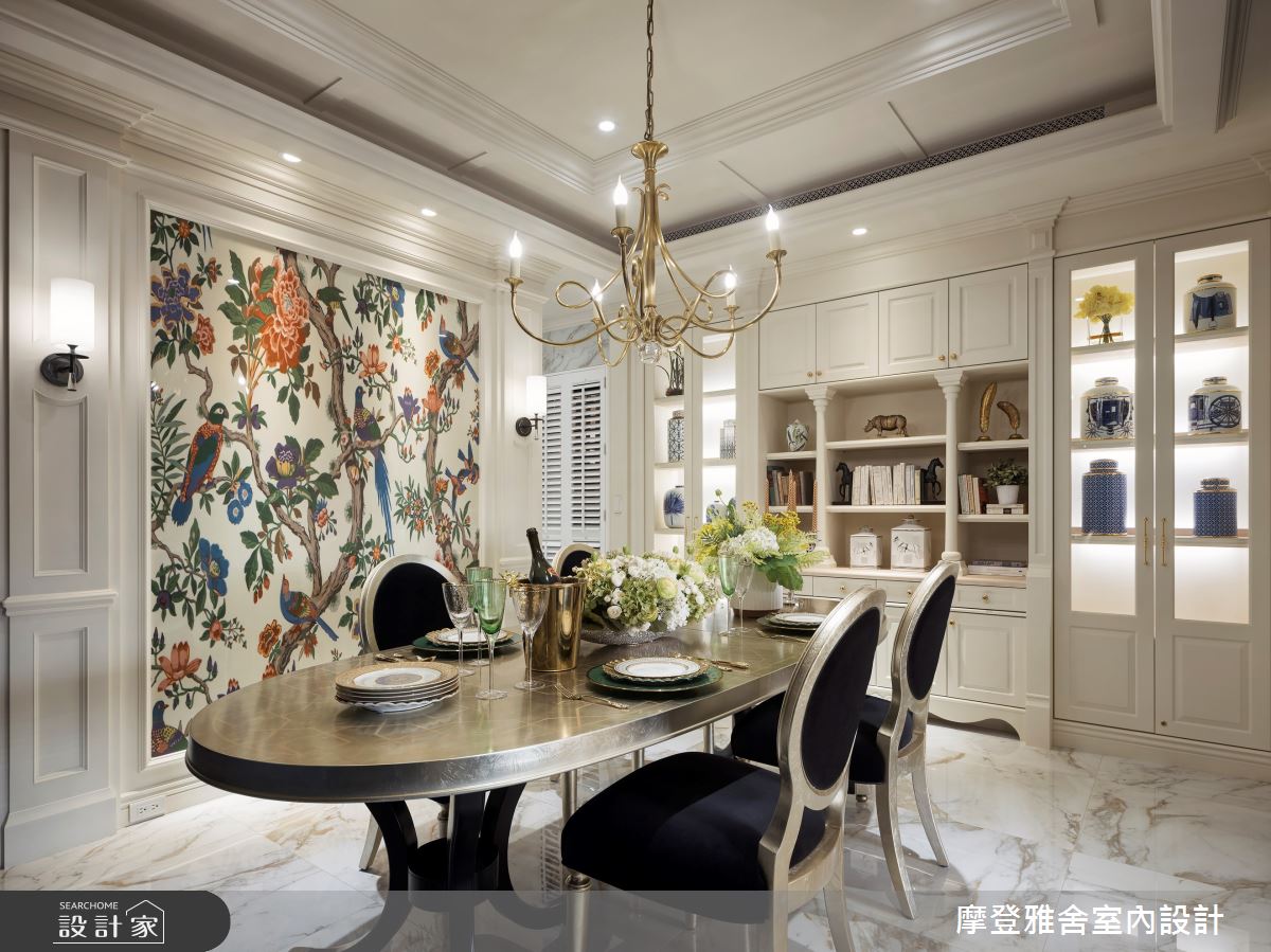 朝氣十足的花鳥畫,巧妙地隱藏後方的儲物與電器櫃空間。