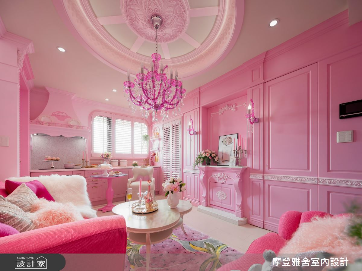 牆面腰帶細節處注入精緻木工雕花,體現新古典風格的風采。