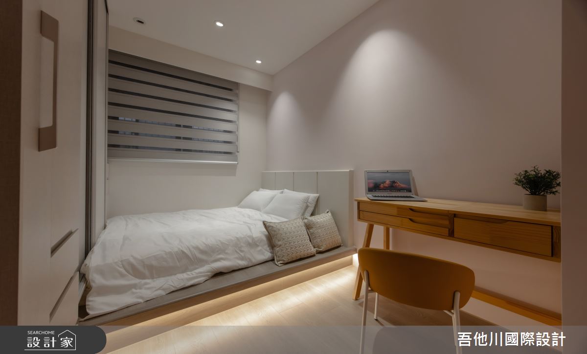 女兒房以淡粉色為主色調,簡約的收納設計讓空間既實用又不失溫馨感。整體風格簡潔大方,既符合日常需求,也營造出輕鬆舒適的氛圍。