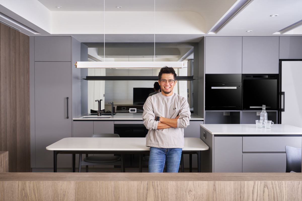 諾禾空間設計 上碩室內裝修的張家翰總監推薦台灣櫻花獨家銷售的 svago 廚電,給講究設備顏色一致、生活高品質的屋主使用。