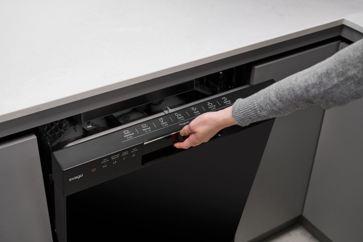 svago 獨立式熱風烘乾洗碗機 VE7190 具備多種功能,鍋子、餐具都可以被清洗乾淨以及快速烘乾。