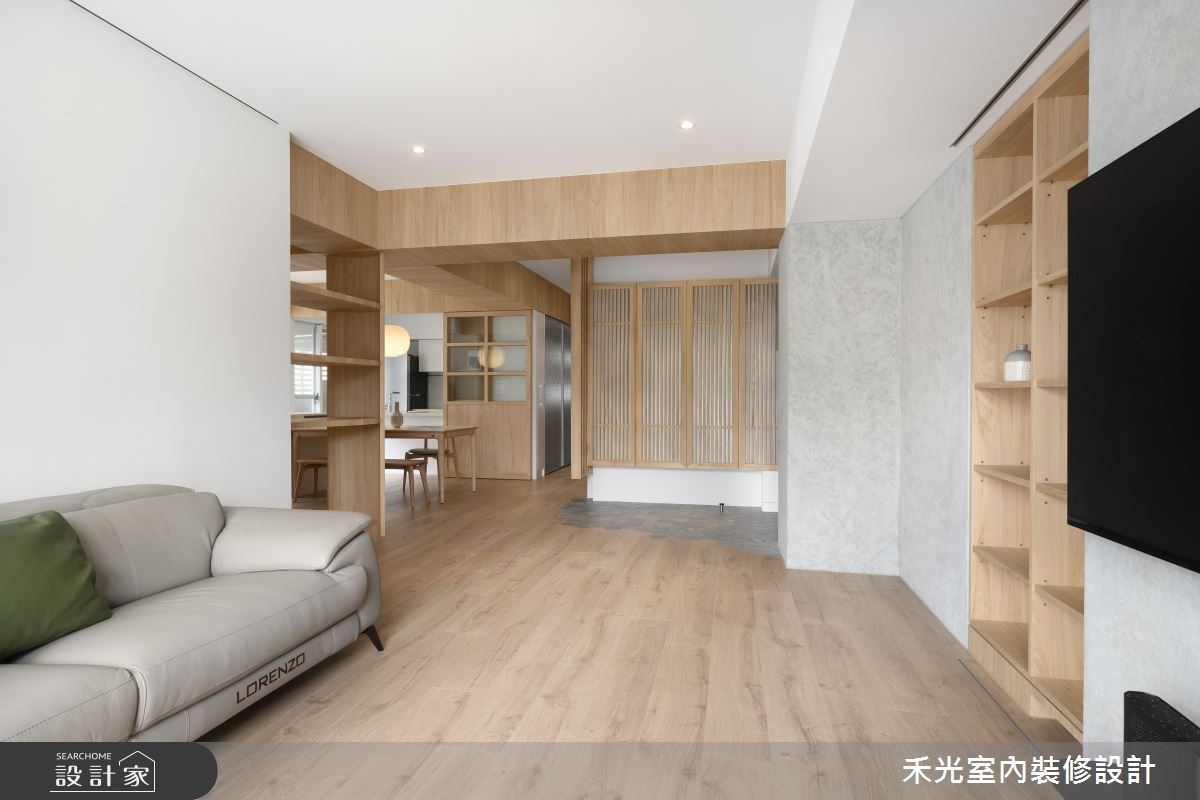 說到玄關設計，我們希望一進門就能輕鬆換鞋，而且要有足夠的置物空間，但又不能讓整個空間看起來很擁擠，我們是完全不介意一開門就看到整個空間的樣貌的，反而覺得這樣更開闊呢！另外，設計師規劃的櫃子是懸空的，沒有落地，這樣就能讓落塵區的六角磚延伸到室內，完全不會阻礙空間感，真的太完美了！