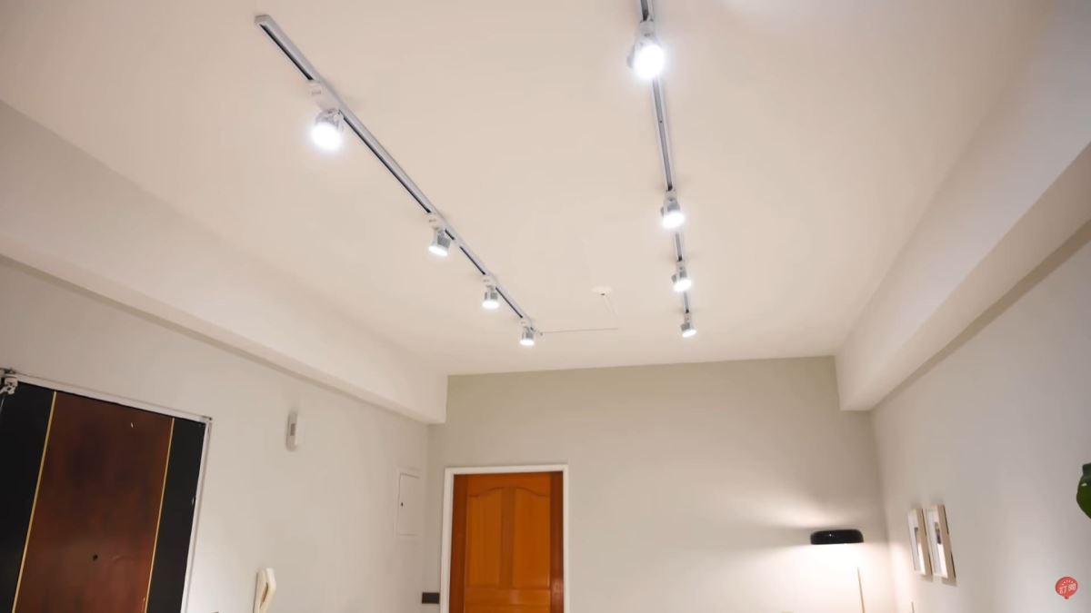 10.開燈測試，軌道燈明亮又時尚，整個家的風格完全不一樣了。