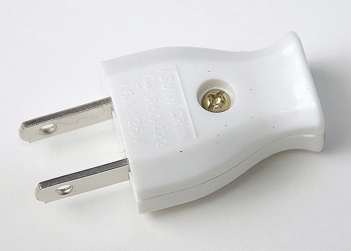 1.準備好一個要換新的插頭。