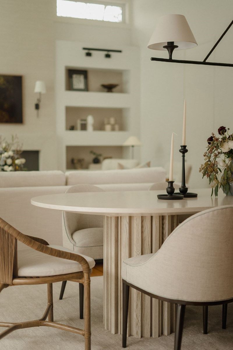 加拿大Westbrook 住宅專案_Huxley Oval Dining Table_Crescent Dining Chair_圖片出處 AD Italia 官網