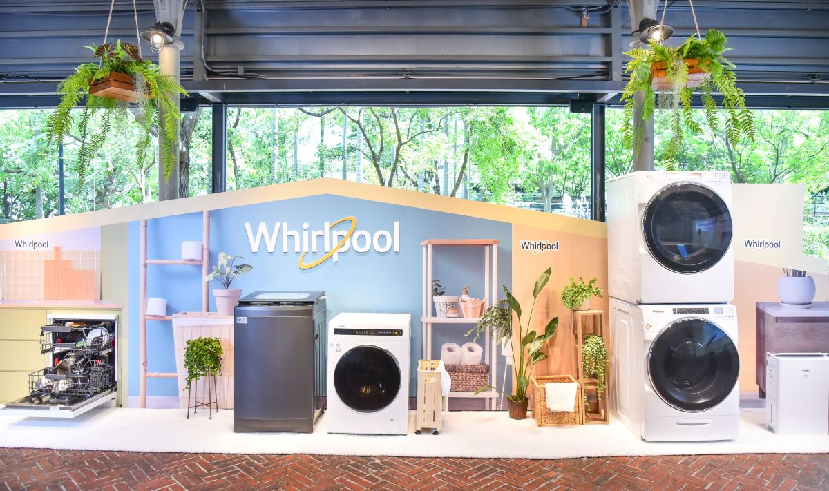 惠而浦也因應小坪數的居住趨勢,推出多款輕盈窄身系列小宅家電產品,包含 Essential Clean 10.5 公斤洗脫烘與 SaniPro 17 公斤 DD 直驅變頻直立洗衣機;窄身大容量的 Intelli Sense 310 公升一級能效變頻雙門冰箱等。(圖/台灣惠而浦提供)