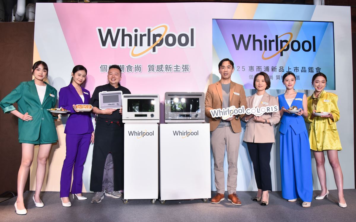 惠而浦太平洋區執行長余耀威(右 4)台灣惠而浦總經理黃惠珍(右 3)為台灣市場獻上小宅神隊友「COLORIS 8 合 1 變頻氣炸蒸烤微波爐」,讓居家料理更輕鬆(圖/台灣惠而浦提供)