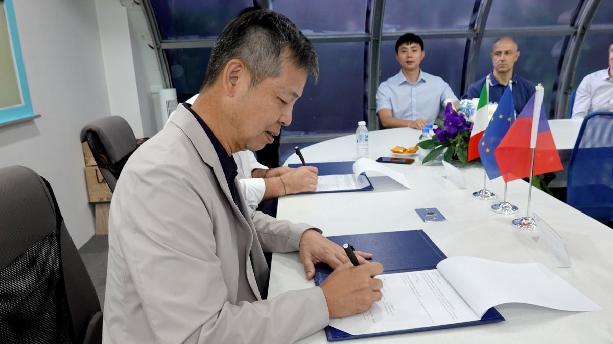 「工欲善其事 必先利其器」,歐德集團董事長陳國都很開心可以和德義頂尖大廠合作,一起聯手打造智慧化國際物流中心。