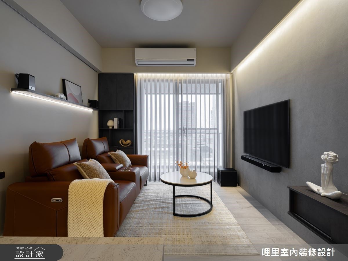 父母戶以米色與橘暖色系軟裝鋪陳，營造溫潤穩重的居家氛圍。