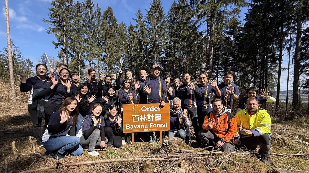2025 世界地球日,歐德集團總經理陳國甫 ( 中 ) 率團隊赴德國種樹,持續推動環保綠建材,以實際行動守護地球永續。