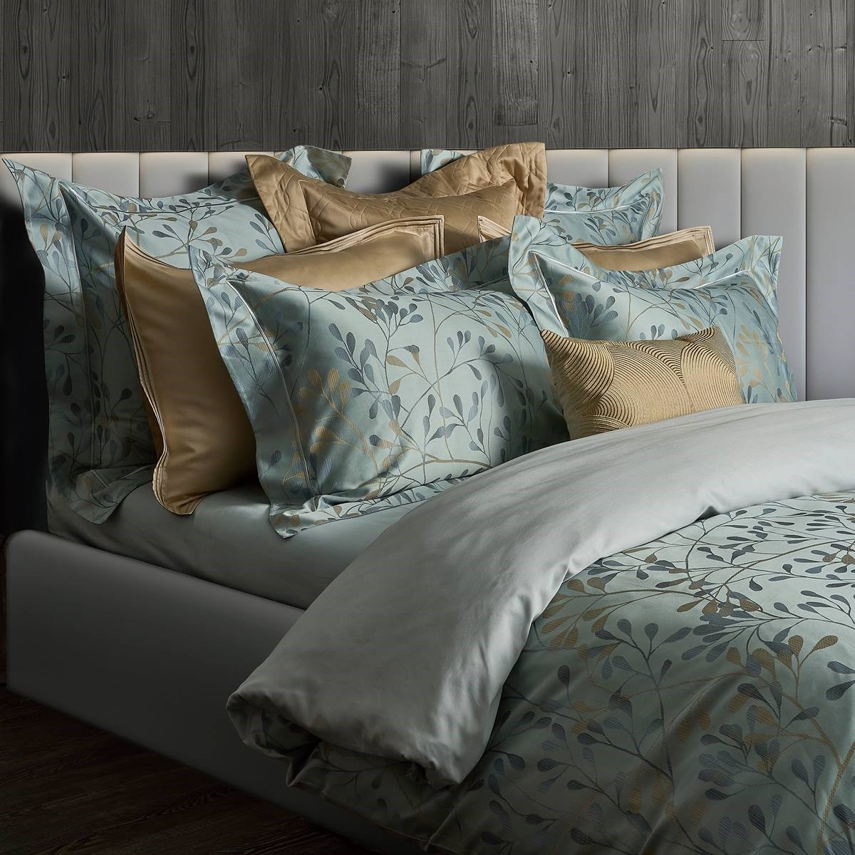 寬庭Pesaro旭日光影Radiance 100% 義大利GIZA埃及長纖棉|緹花寢飾  雙人四件套  優惠價 NT$28,800元  (原價  NT$55,180元)