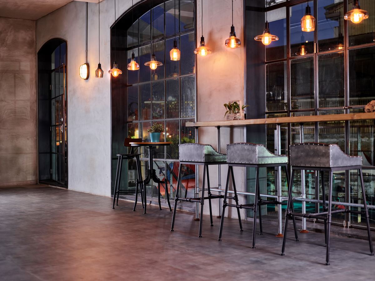 高流量的商業空間推薦厚度 0.55mm 的地板耐磨層。