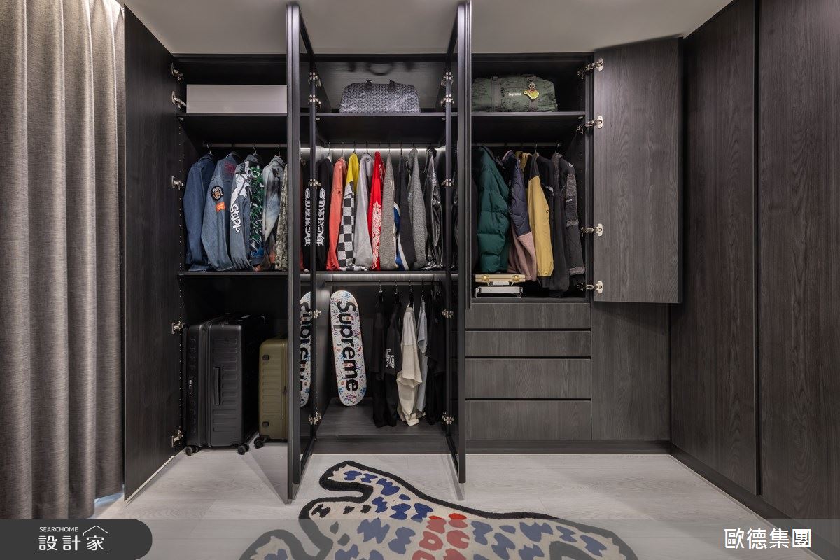 歐德設計充滿個人特色更衣間，讓派偉俊陳列珍藏潮牌及穿搭戰利品，展現時尚品味！